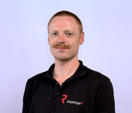 Portraitfoto eines Mannes mit schwarzem Wipplinger Polo