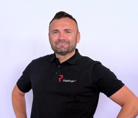 Portraitfoto eines Mannes mit schwarzem Wipplinger Polo